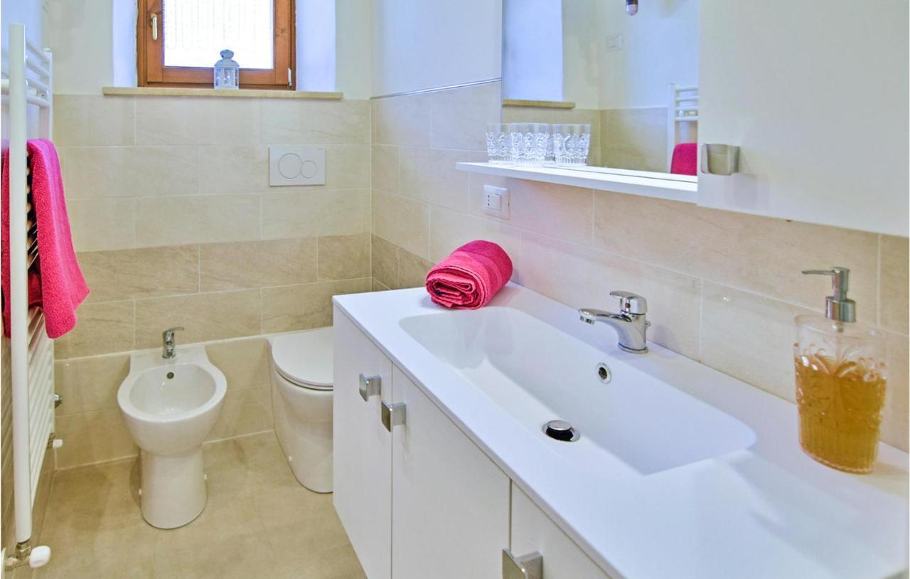1 Bedroom Gorgeous Apartment In Ареццо Экстерьер фото
