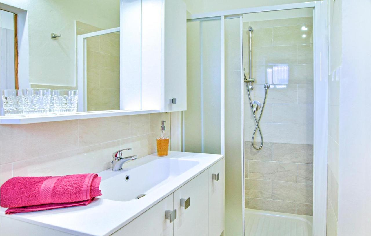 1 Bedroom Gorgeous Apartment In Ареццо Экстерьер фото