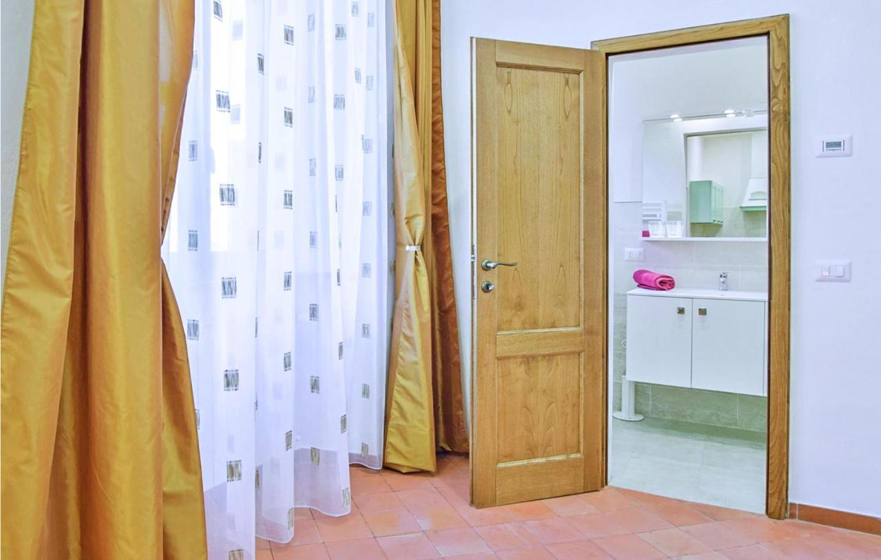 1 Bedroom Gorgeous Apartment In Ареццо Экстерьер фото
